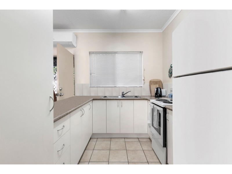 2/22-24 Toogood Road, Woree QLD 4868