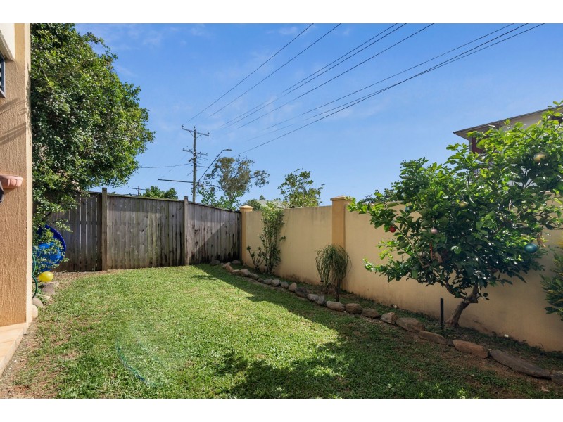 2/22-24 Toogood Road, Woree QLD 4868