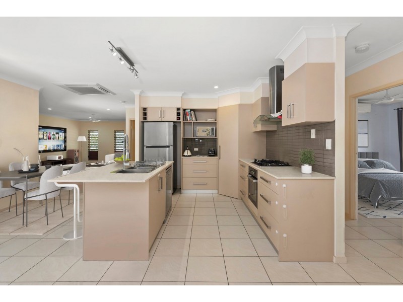 25 Fossilbrook Bend, Trinity Park QLD 4879