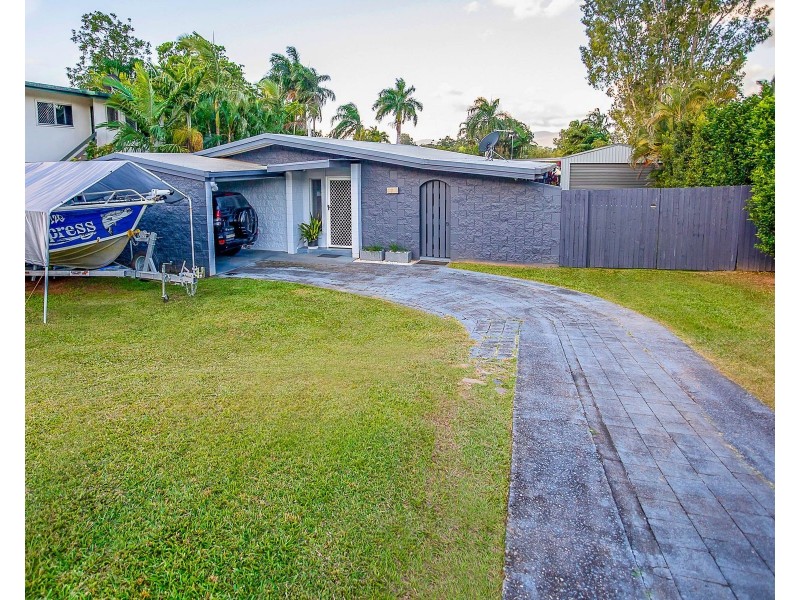 20 Holly Street, Mooroobool QLD 4870