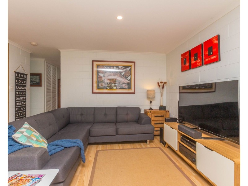 20 Holly Street, Mooroobool QLD 4870