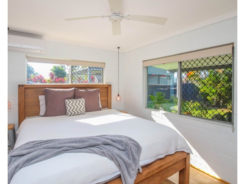 20 Holly Street, Mooroobool QLD 4870