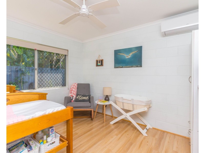 20 Holly Street, Mooroobool QLD 4870