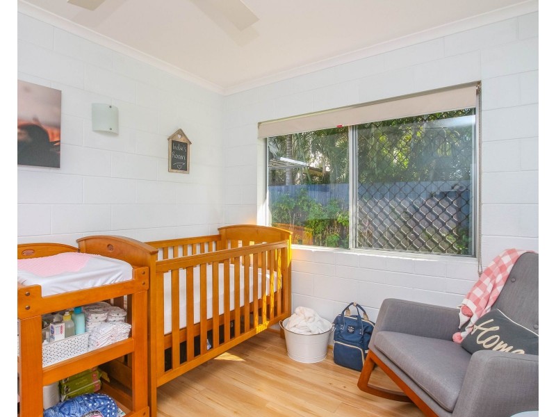 20 Holly Street, Mooroobool QLD 4870