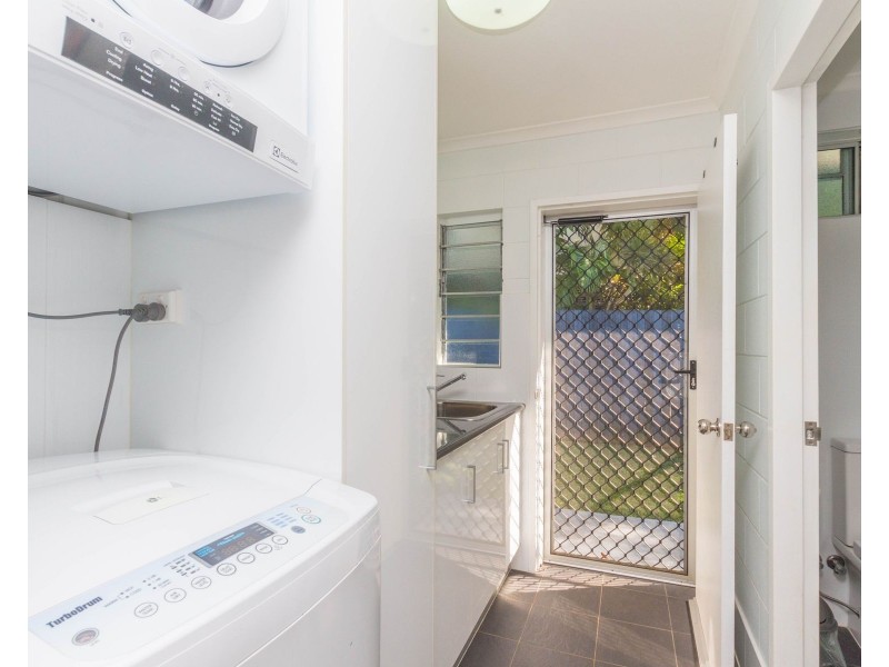 20 Holly Street, Mooroobool QLD 4870