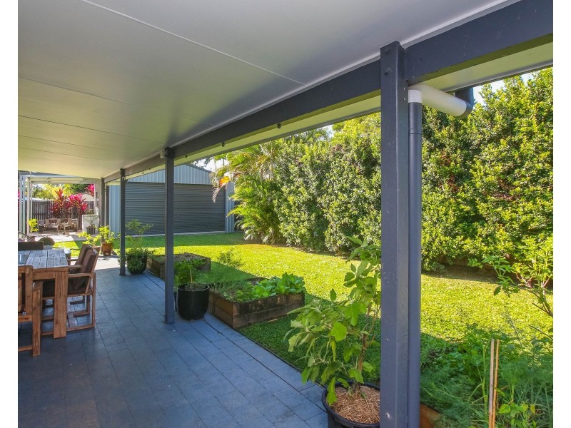 20 Holly Street, Mooroobool QLD 4870