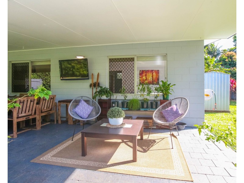 20 Holly Street, Mooroobool QLD 4870