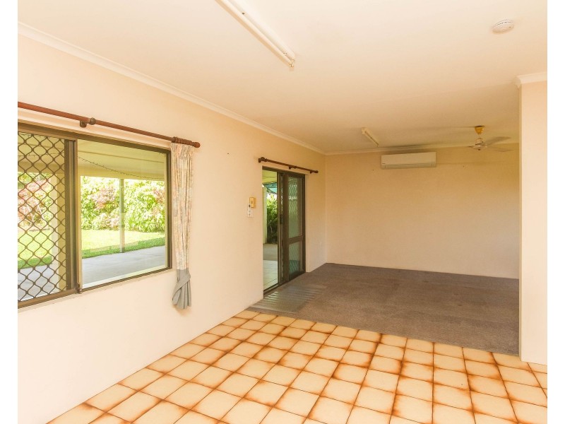 9 Jean Close, Woree QLD 4868
