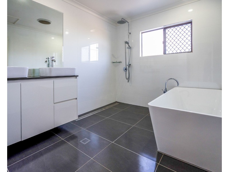 11 Vista Street, Bayview Heights QLD 4868