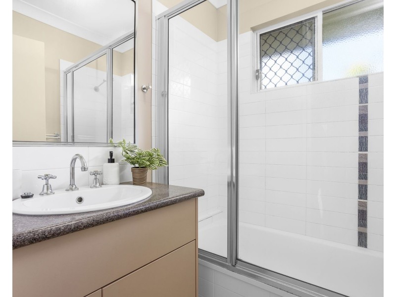 17 Cliffdale St, Bentley Park QLD 4869