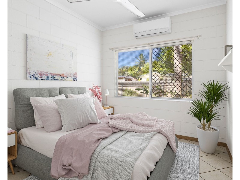 20 Dunbar Street, Mooroobool QLD 4870