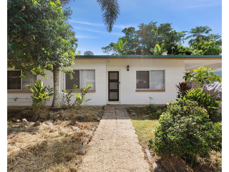 20 Dunbar Street, Mooroobool QLD 4870