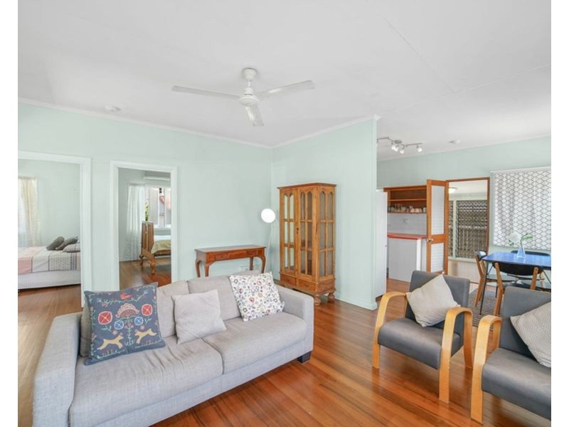 5 Law Street, Cairns North QLD 4870