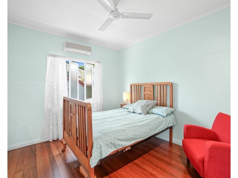 5 Law Street, Cairns North QLD 4870