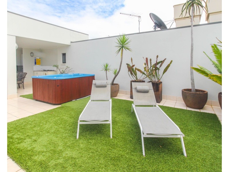 42/93-95 McLeod Street, Cairns City QLD 4870