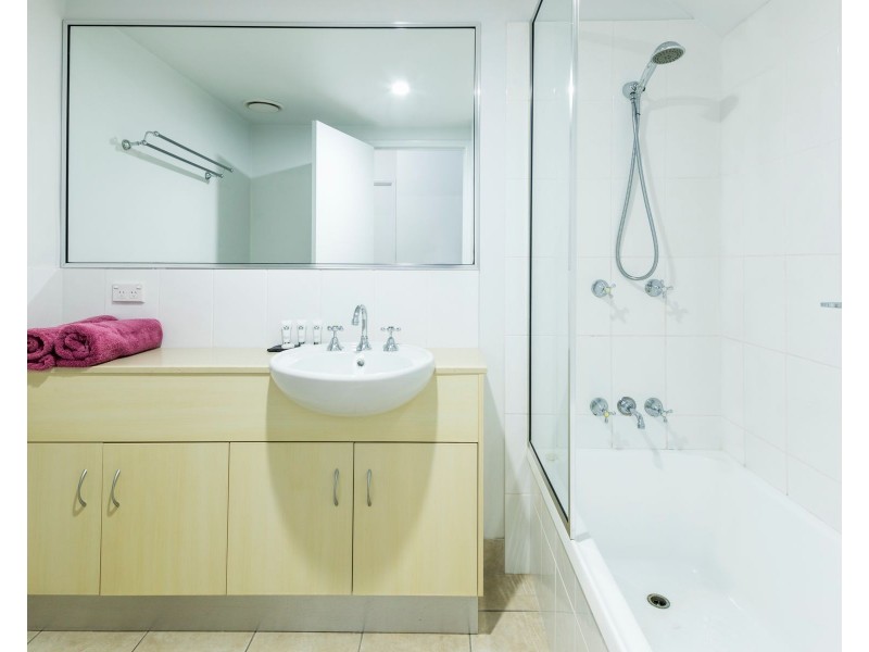 42/93-95 McLeod Street, Cairns City QLD 4870