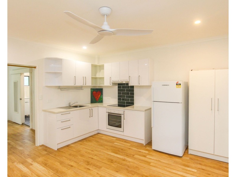 11/4 McPherson Close, Edge Hill QLD 4870