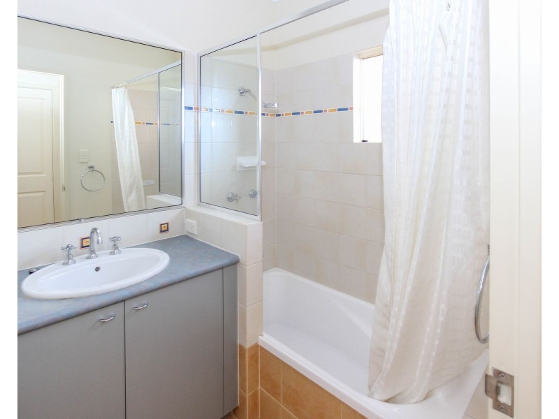 8 Shamrock Avenue, Brinsmead QLD 4870