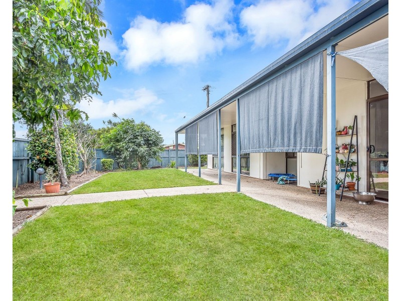 15 Veivers Close, Westcourt QLD 4870