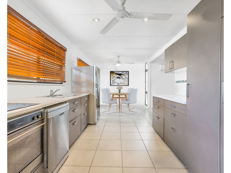 15 Veivers Close, Westcourt QLD 4870