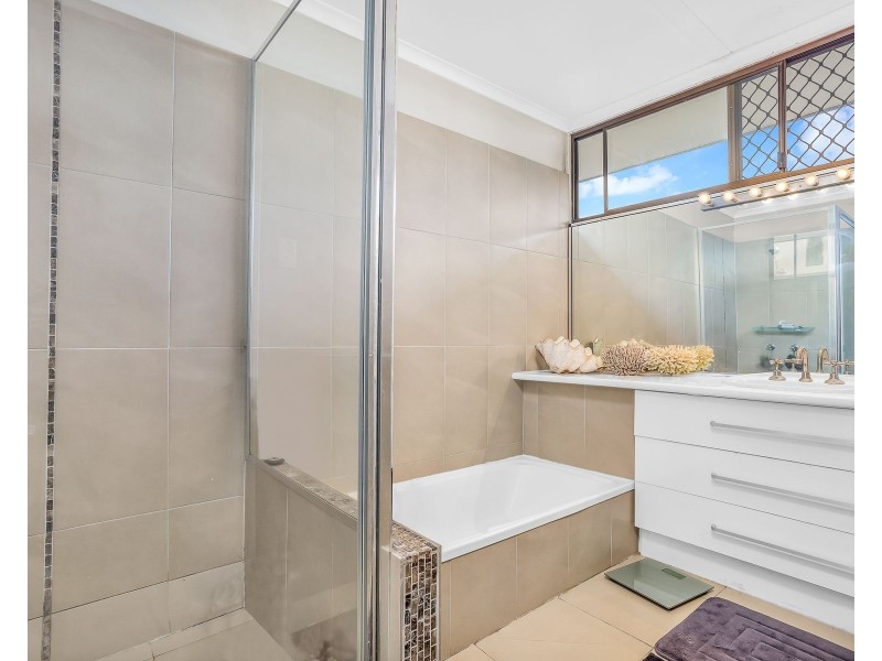 15 Veivers Close, Westcourt QLD 4870