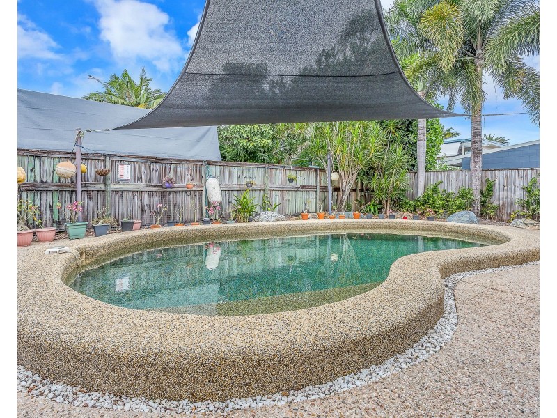 15 Veivers Close, Westcourt QLD 4870