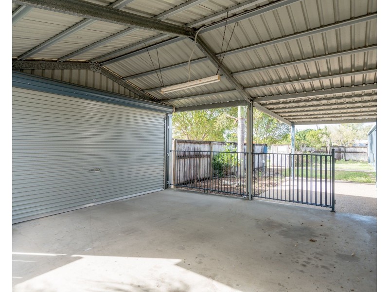 15 Veivers Close, Westcourt QLD 4870