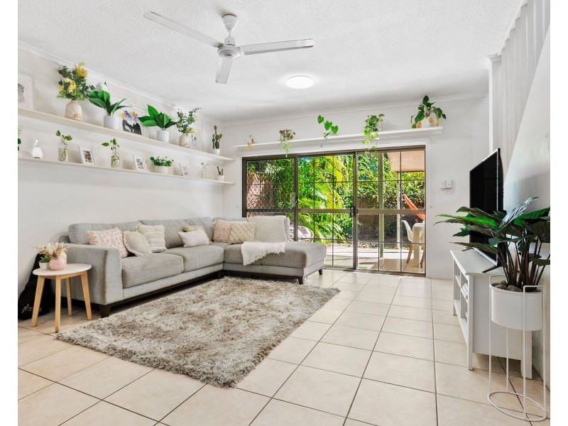 1/23 Hibiscus Lane, Holloways Beach QLD 4878