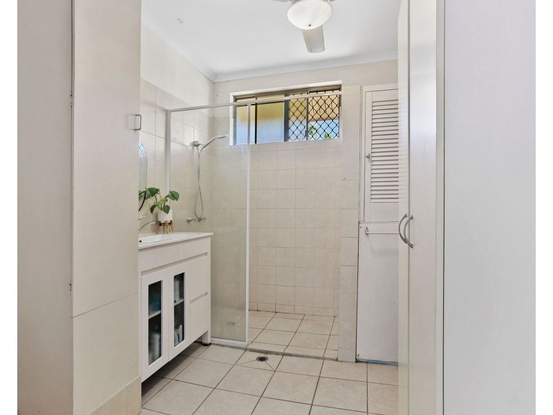 1/23 Hibiscus Lane, Holloways Beach QLD 4878