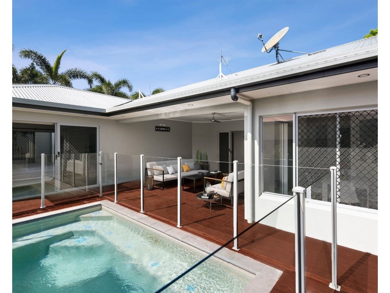 1 Chystanthus Street, Trinity Park QLD 4879