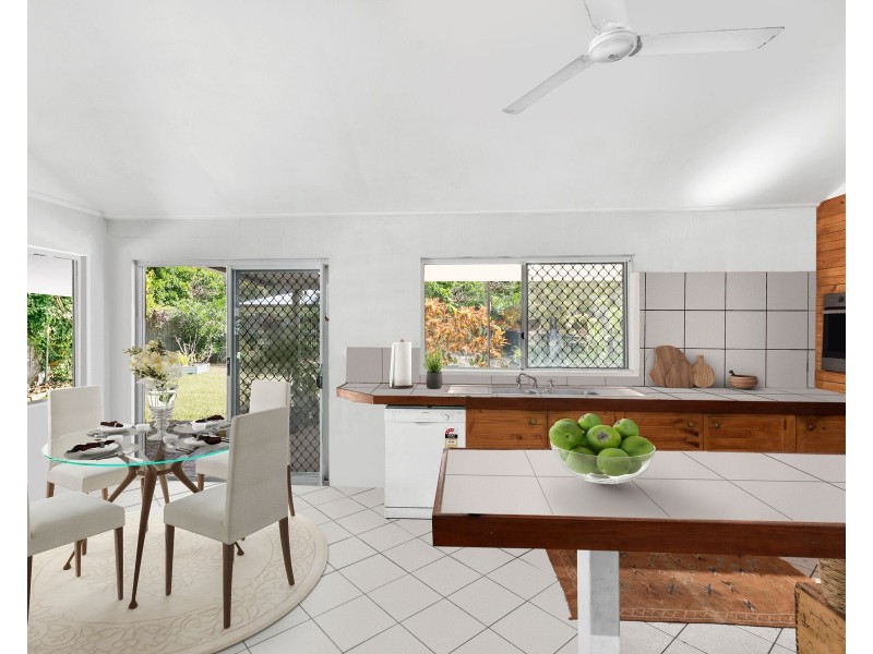 19 Baronia Crescent, Holloways Beach QLD 4878