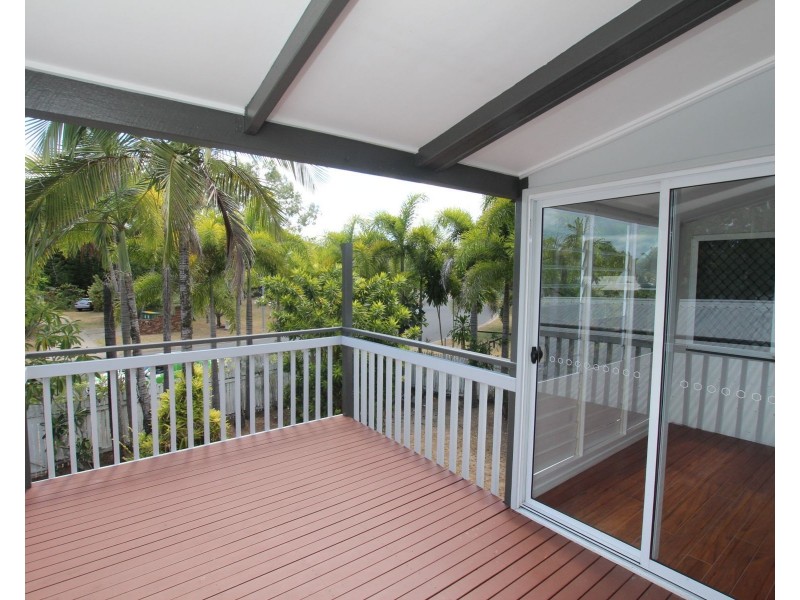 19 Baronia Crescent, Holloways Beach QLD 4878