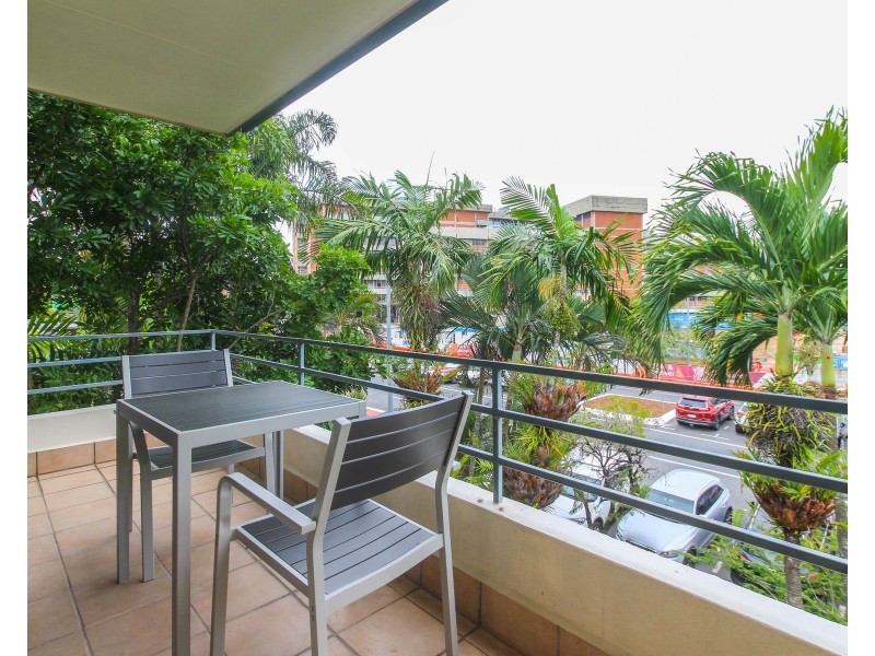 9/221 Lake Street, Cairns North QLD 4870