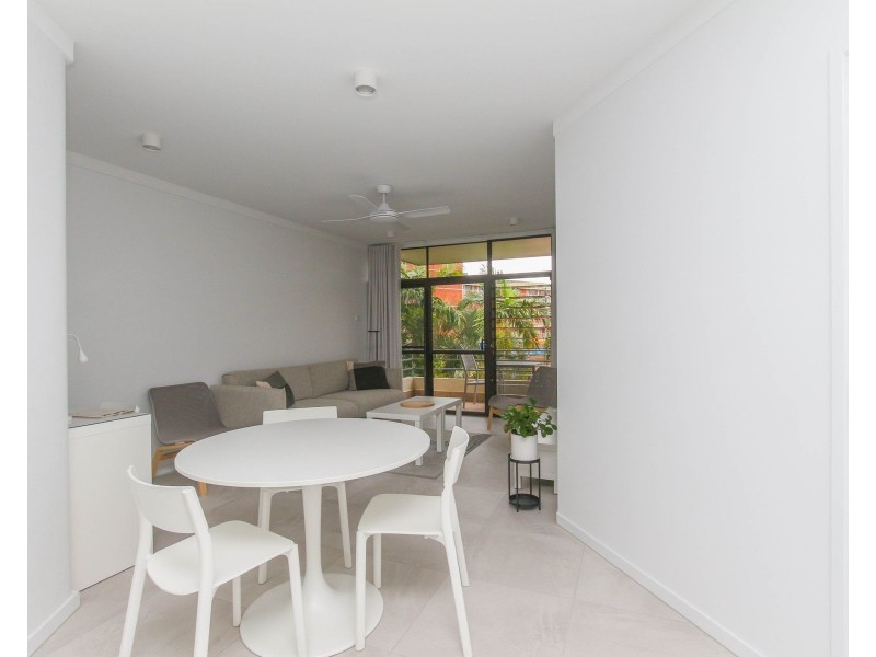 9/221 Lake Street, Cairns North QLD 4870