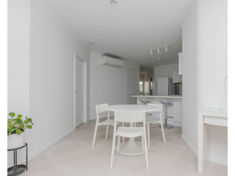 9/221 Lake Street, Cairns North QLD 4870