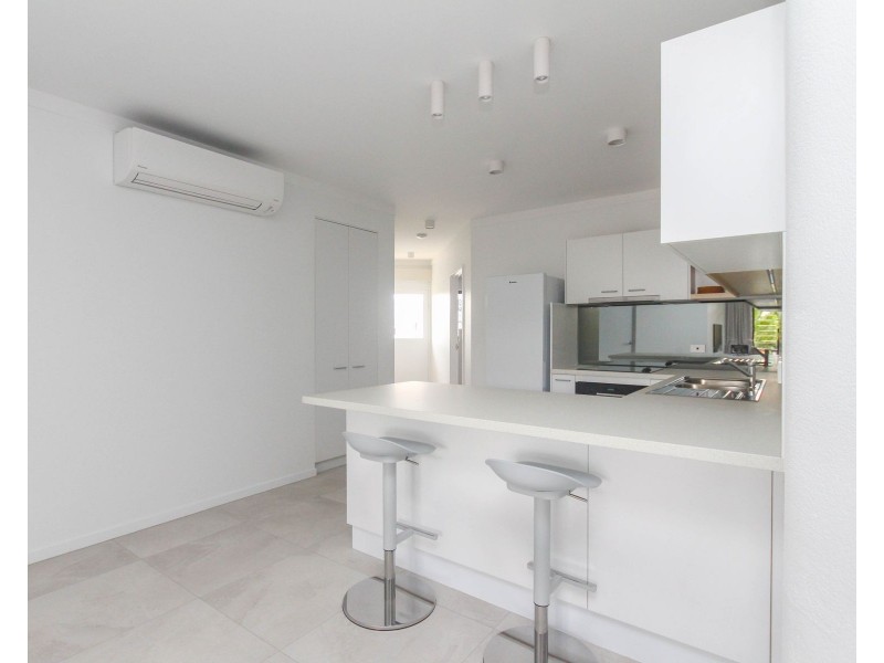 9/221 Lake Street, Cairns North QLD 4870