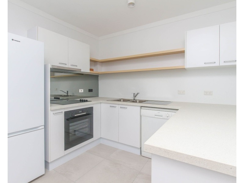 9/221 Lake Street, Cairns North QLD 4870