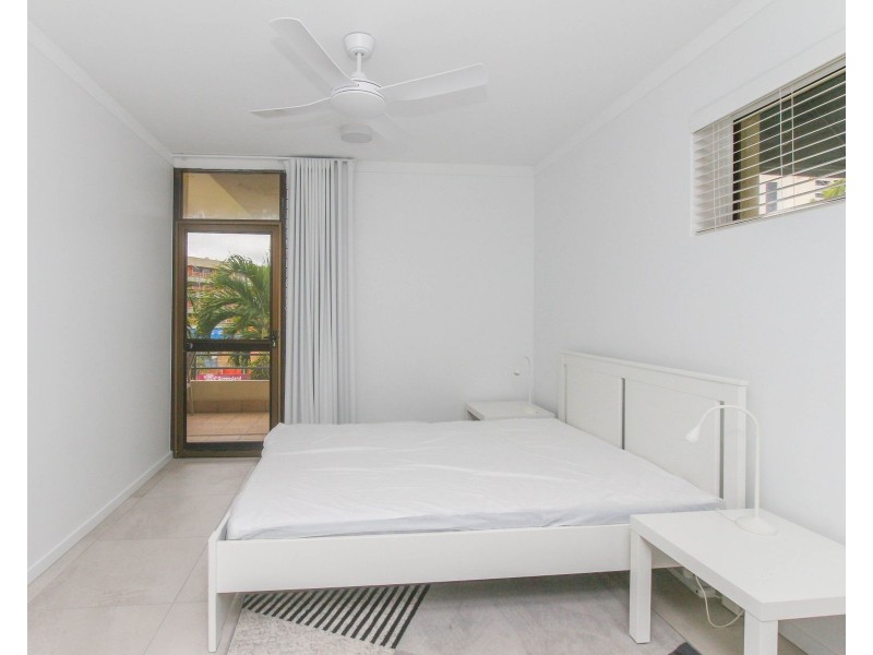 9/221 Lake Street, Cairns North QLD 4870