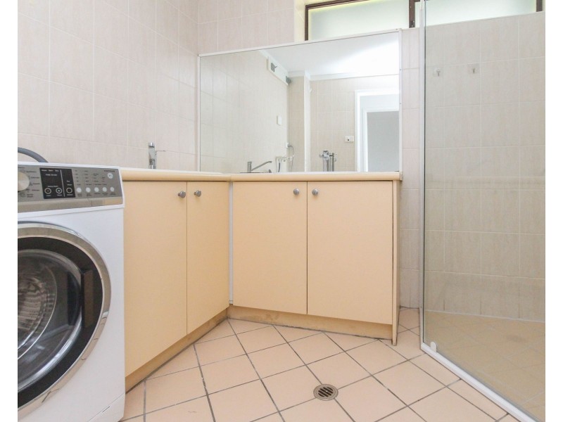 9/221 Lake Street, Cairns North QLD 4870