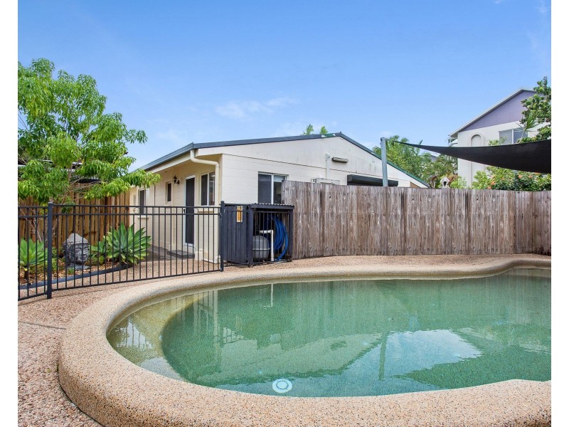 8/36 Old Smithfield Road, Freshwater QLD 4870