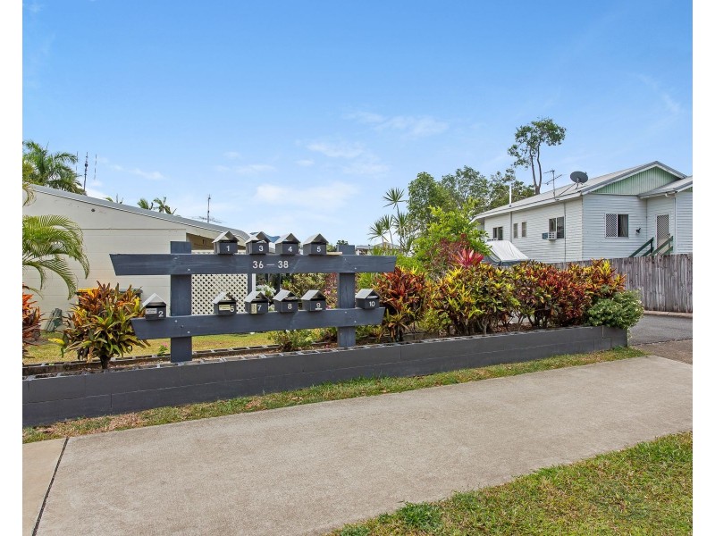 8/36 Old Smithfield Road, Freshwater QLD 4870