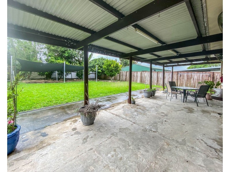 6 Paradise Close, White Rock QLD 4868