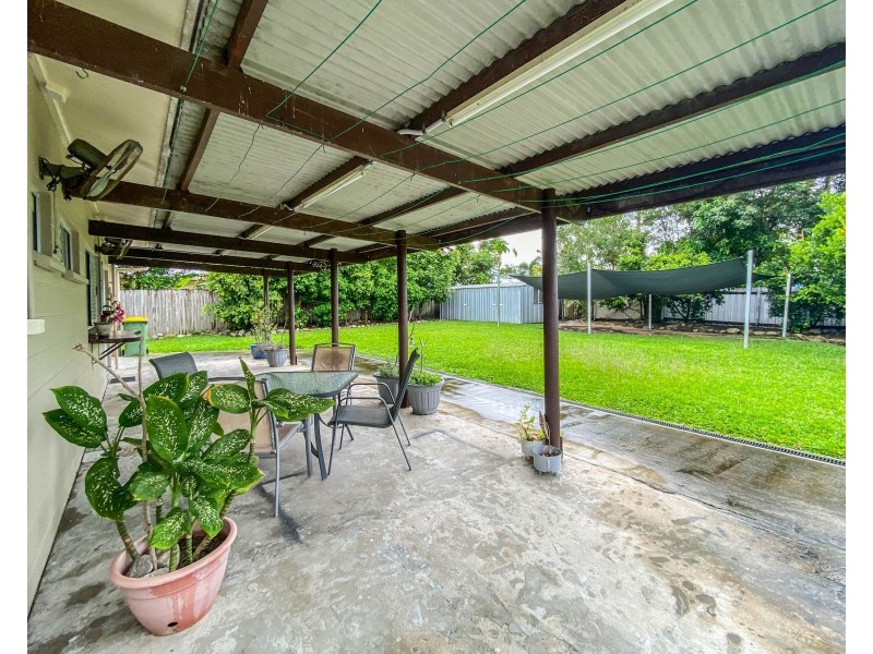 6 Paradise Close, White Rock QLD 4868