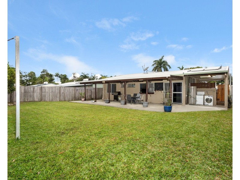 6 Paradise Close, White Rock QLD 4868