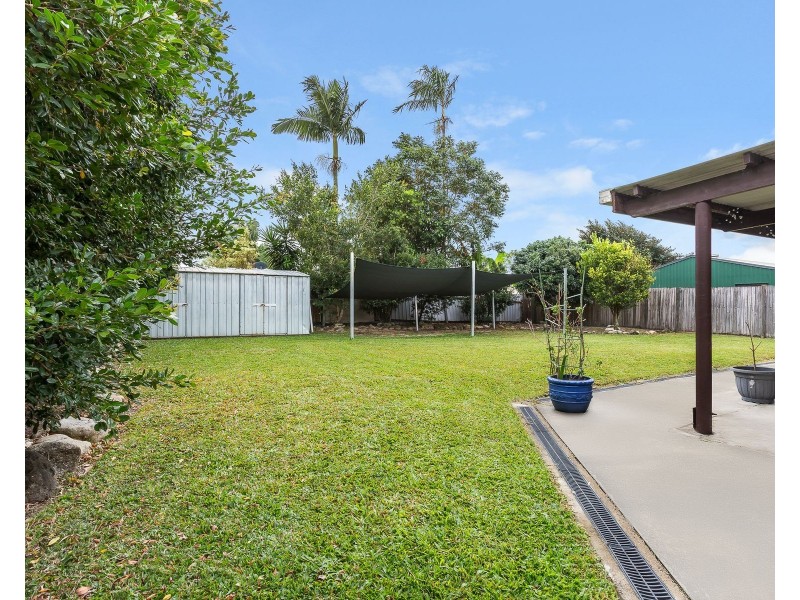 6 Paradise Close, White Rock QLD 4868
