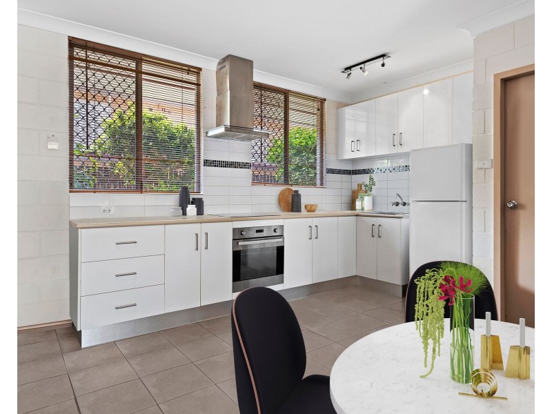 4/211-213 Lake Street, Cairns North QLD 4870