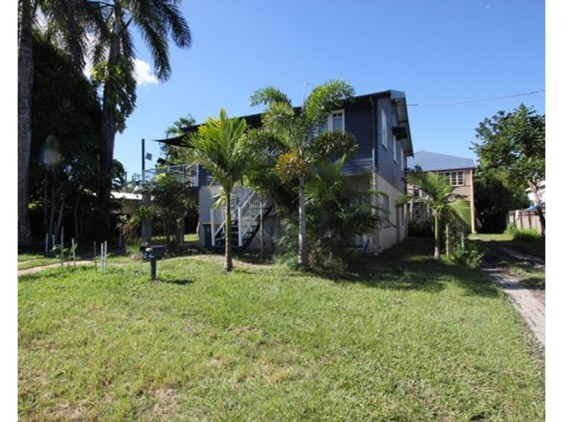 1/466 McCoombe Street, Mooroobool QLD 4870