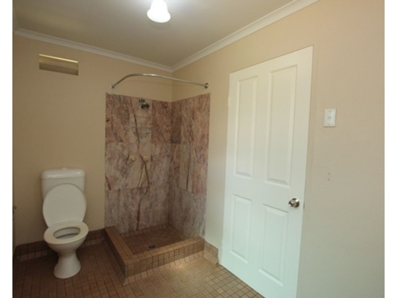 1/466 McCoombe Street, Mooroobool QLD 4870