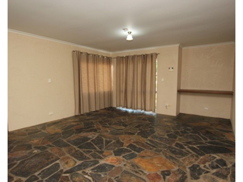 1/466 McCoombe Street, Mooroobool QLD 4870
