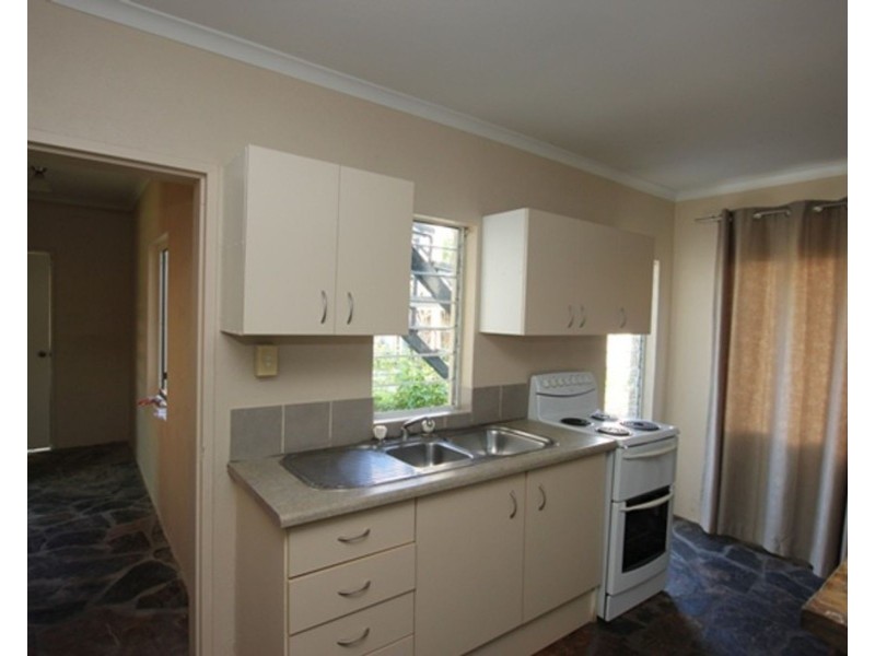 1/466 McCoombe Street, Mooroobool QLD 4870
